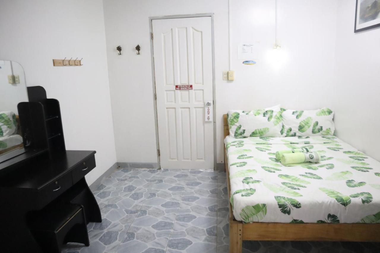 Ice Bear Bar & Tourist Inn Dauis Екстериор снимка
