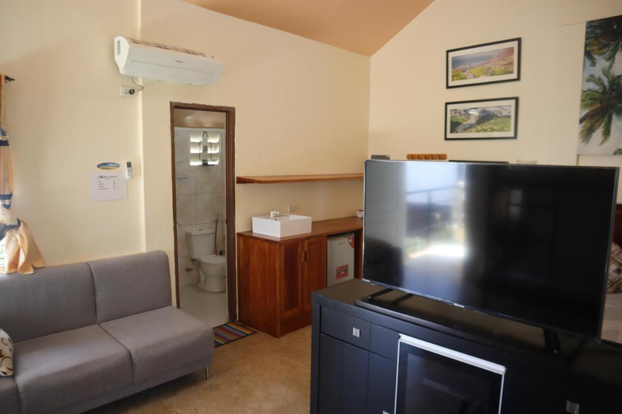 Ice Bear Bar & Tourist Inn Dauis Екстериор снимка