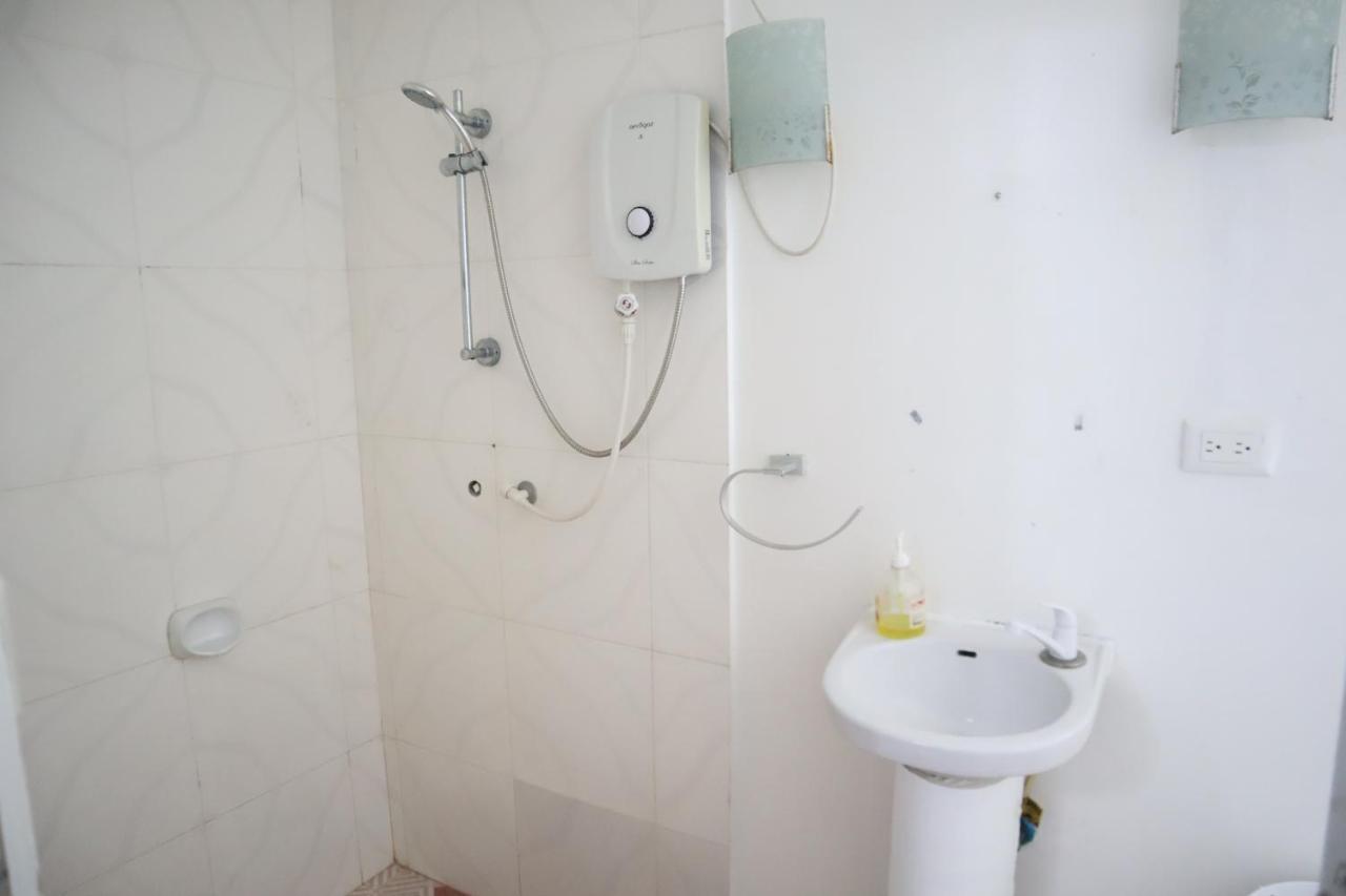 Ice Bear Bar & Tourist Inn Dauis Екстериор снимка