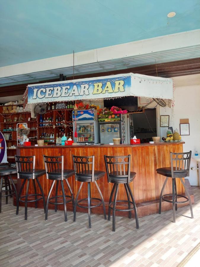 Ice Bear Bar & Tourist Inn Dauis Екстериор снимка