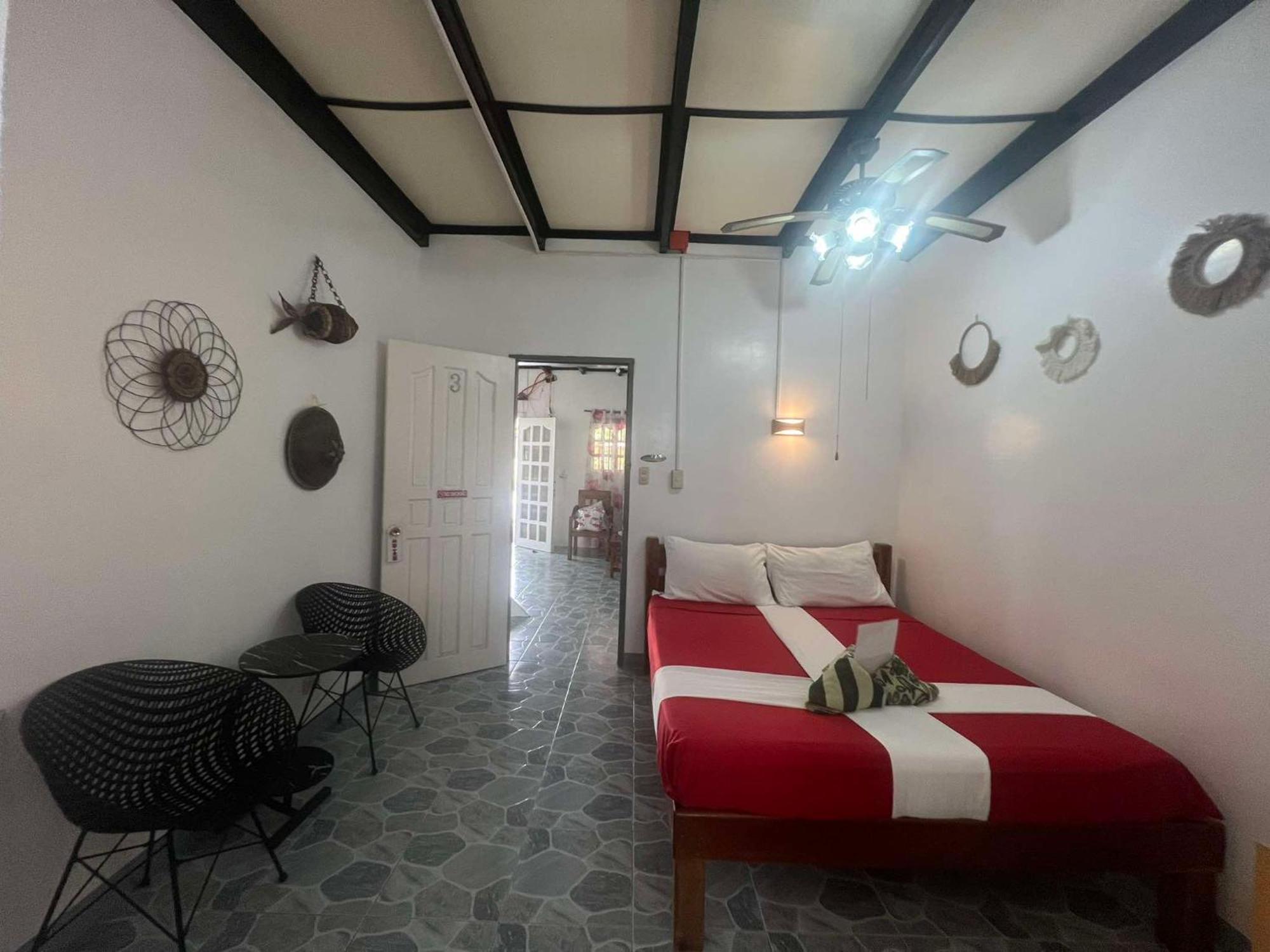 Ice Bear Bar & Tourist Inn Dauis Екстериор снимка