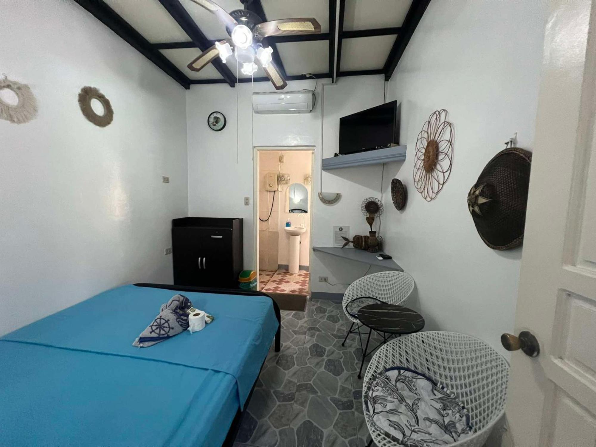 Ice Bear Bar & Tourist Inn Dauis Стая снимка